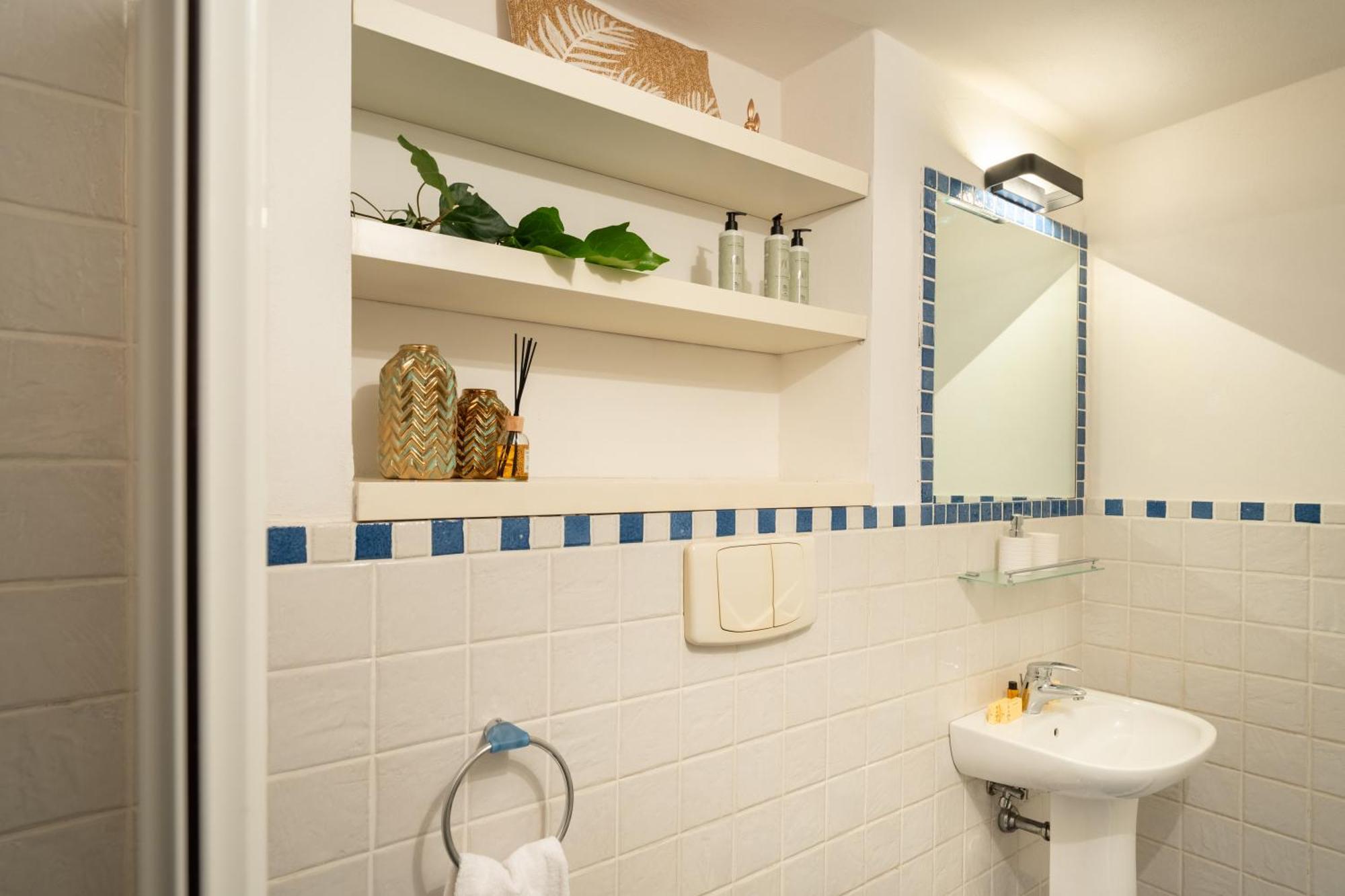 Via Cimabue 8B - Florence Charming Apartments - Metropolitan Loft In Florence - 20 Minute Walk To City Center - Excellent Base For Exploring - Less Than 5 Minute Walk To The Supermarket - Amazing Bakery On The Corner Exterior photo