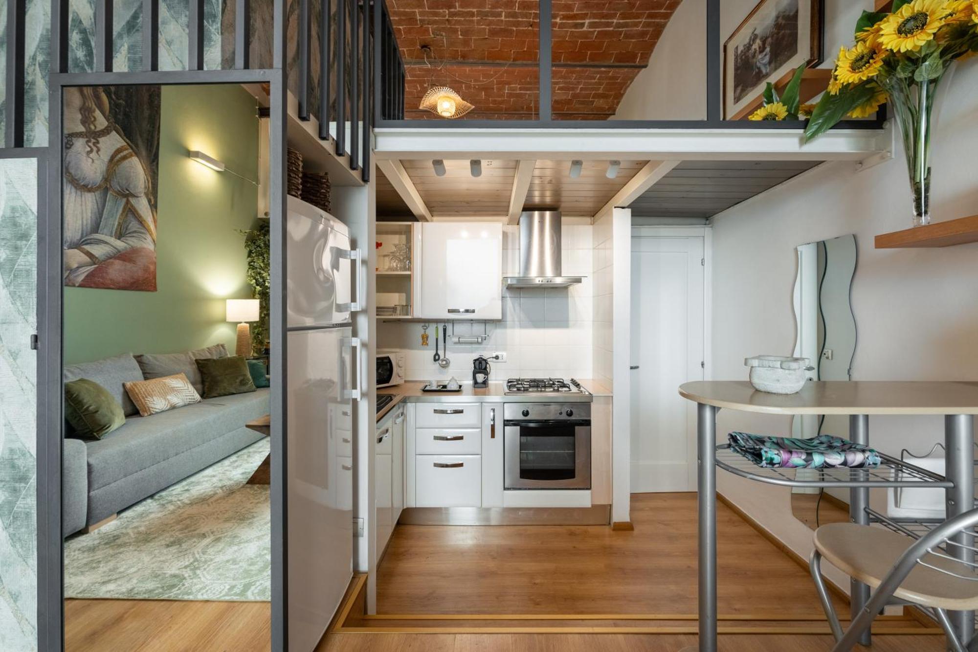 Via Cimabue 8B - Florence Charming Apartments - Metropolitan Loft In Florence - 20 Minute Walk To City Center - Excellent Base For Exploring - Less Than 5 Minute Walk To The Supermarket - Amazing Bakery On The Corner Exterior photo