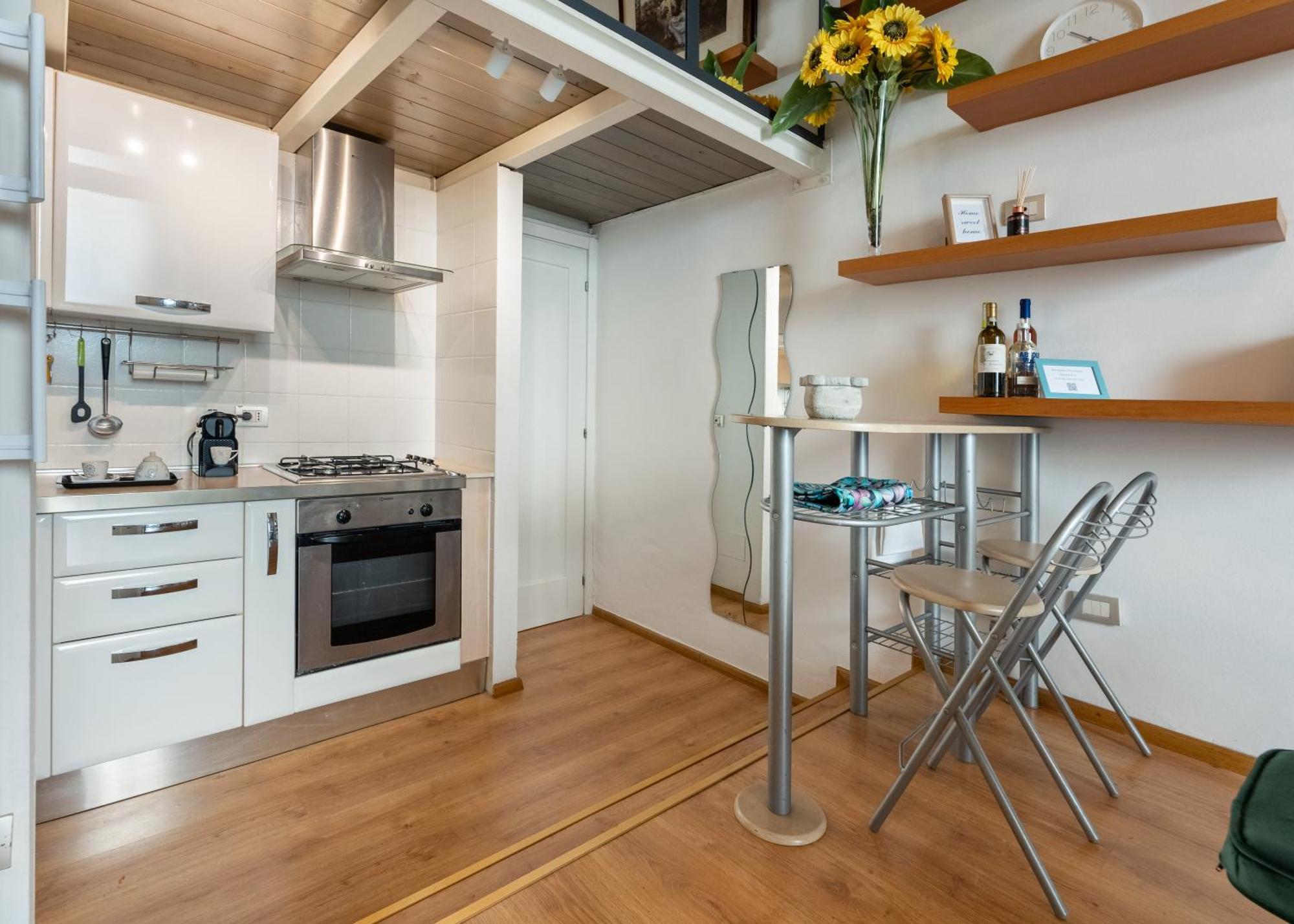 Via Cimabue 8B - Florence Charming Apartments - Metropolitan Loft In Florence - 20 Minute Walk To City Center - Excellent Base For Exploring - Less Than 5 Minute Walk To The Supermarket - Amazing Bakery On The Corner Exterior photo