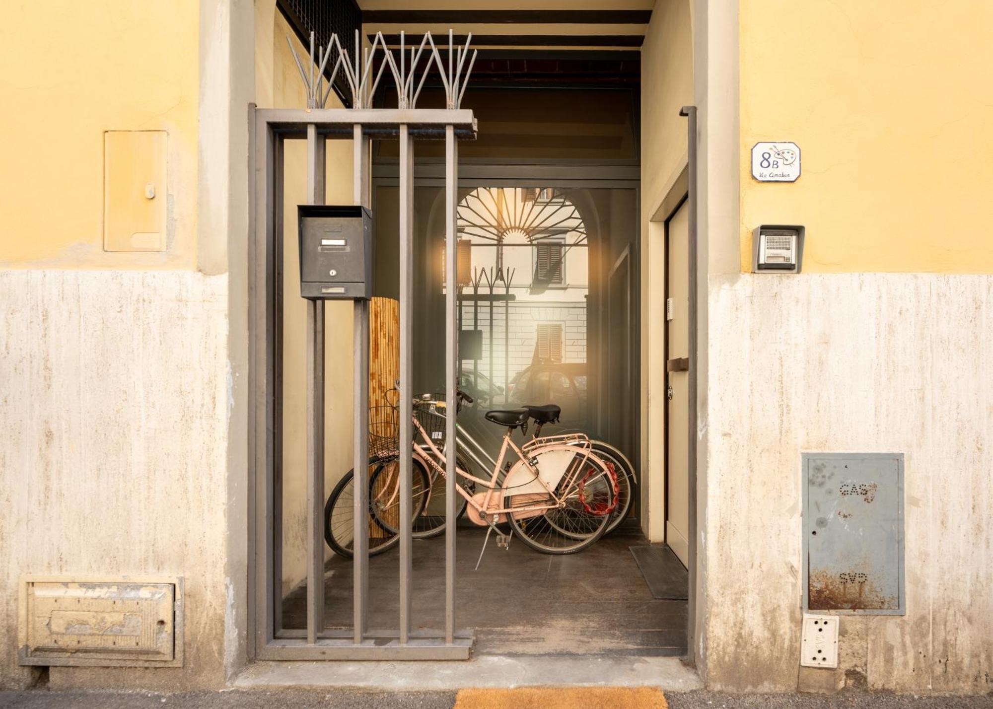 Via Cimabue 8B - Florence Charming Apartments - Metropolitan Loft In Florence - 20 Minute Walk To City Center - Excellent Base For Exploring - Less Than 5 Minute Walk To The Supermarket - Amazing Bakery On The Corner Exterior photo